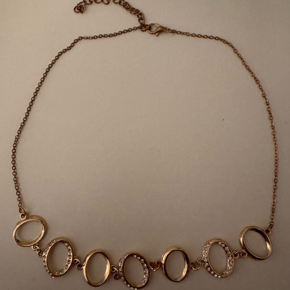 Elegant Gold Oval Link Necklace